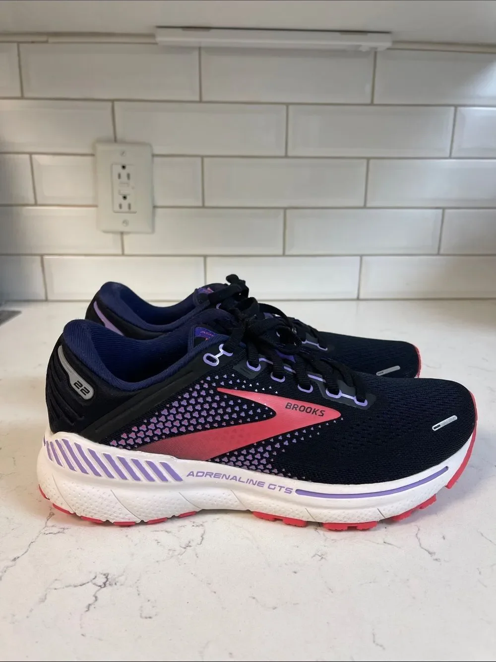 WOMEN’S BROOKS ADRENALINE 22 BLACK/CORAL - ATHLETIC RUNNING SHOES Size 9 B